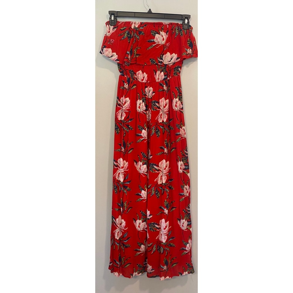 Red Sleevelessā Maxi Dress